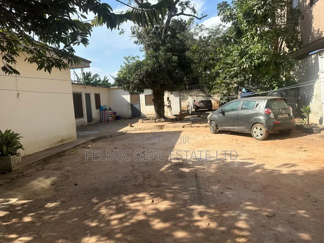5bdrm House in Lartebiokorshie for sale