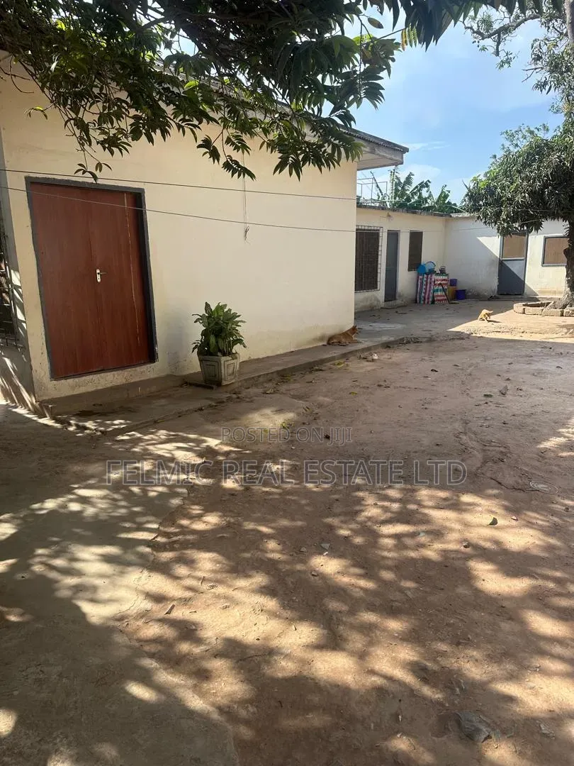 5bdrm House in Lartebiokorshie for sale