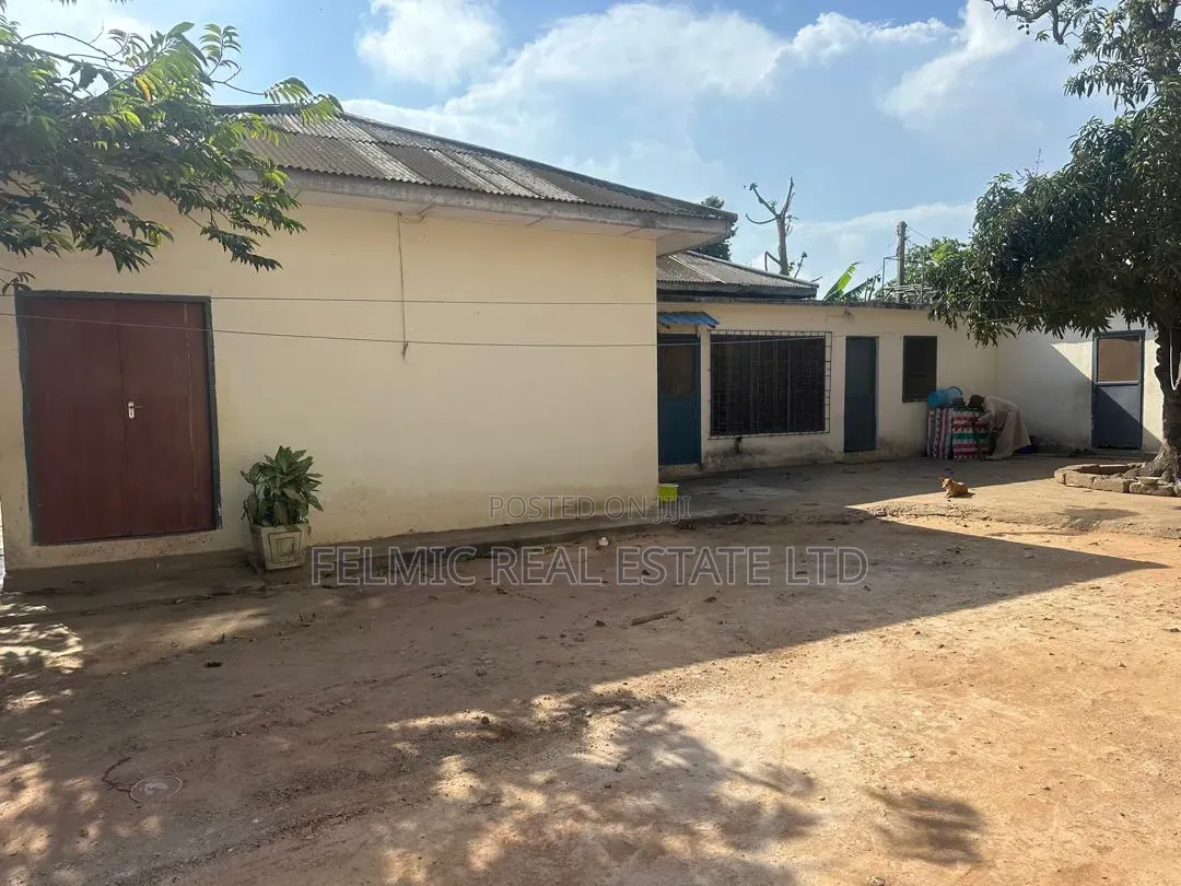 5bdrm House in Lartebiokorshie for sale