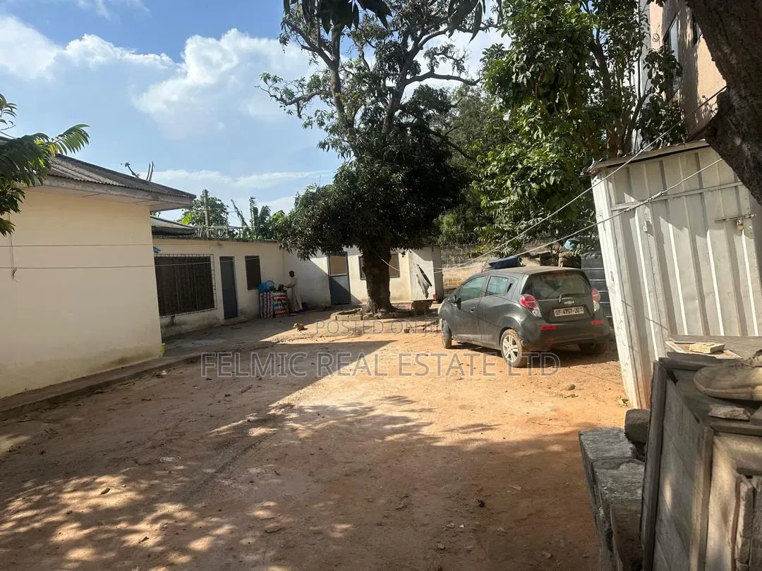 5bdrm House in Lartebiokorshie for sale