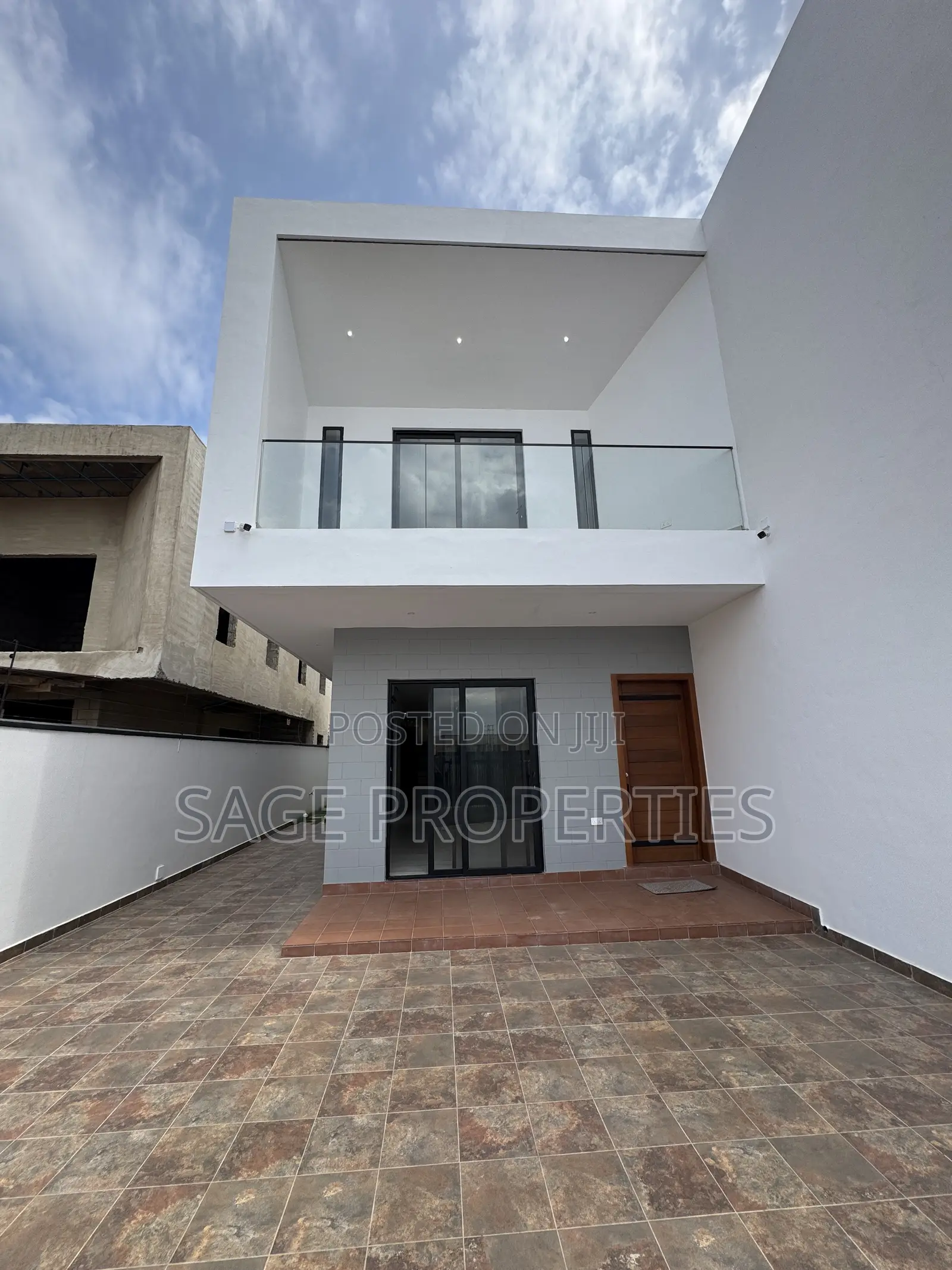 3bdrm Duplex in Manet Junction for sale
