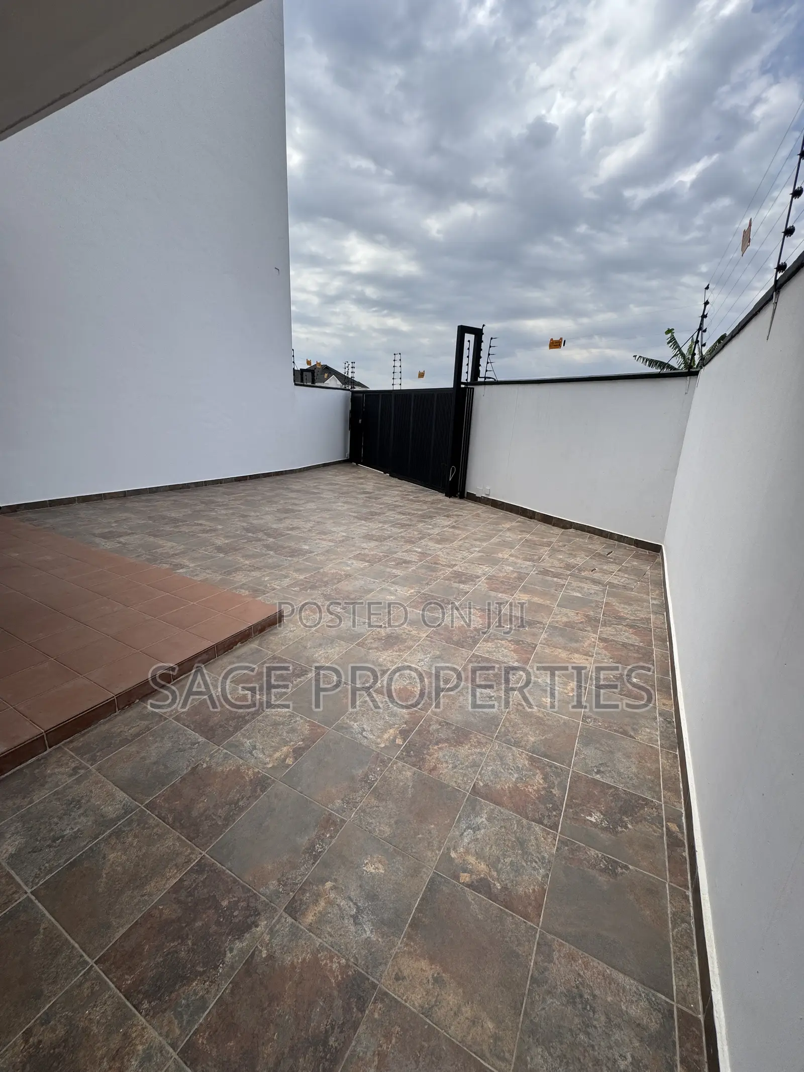 3bdrm Duplex in Manet Junction for sale