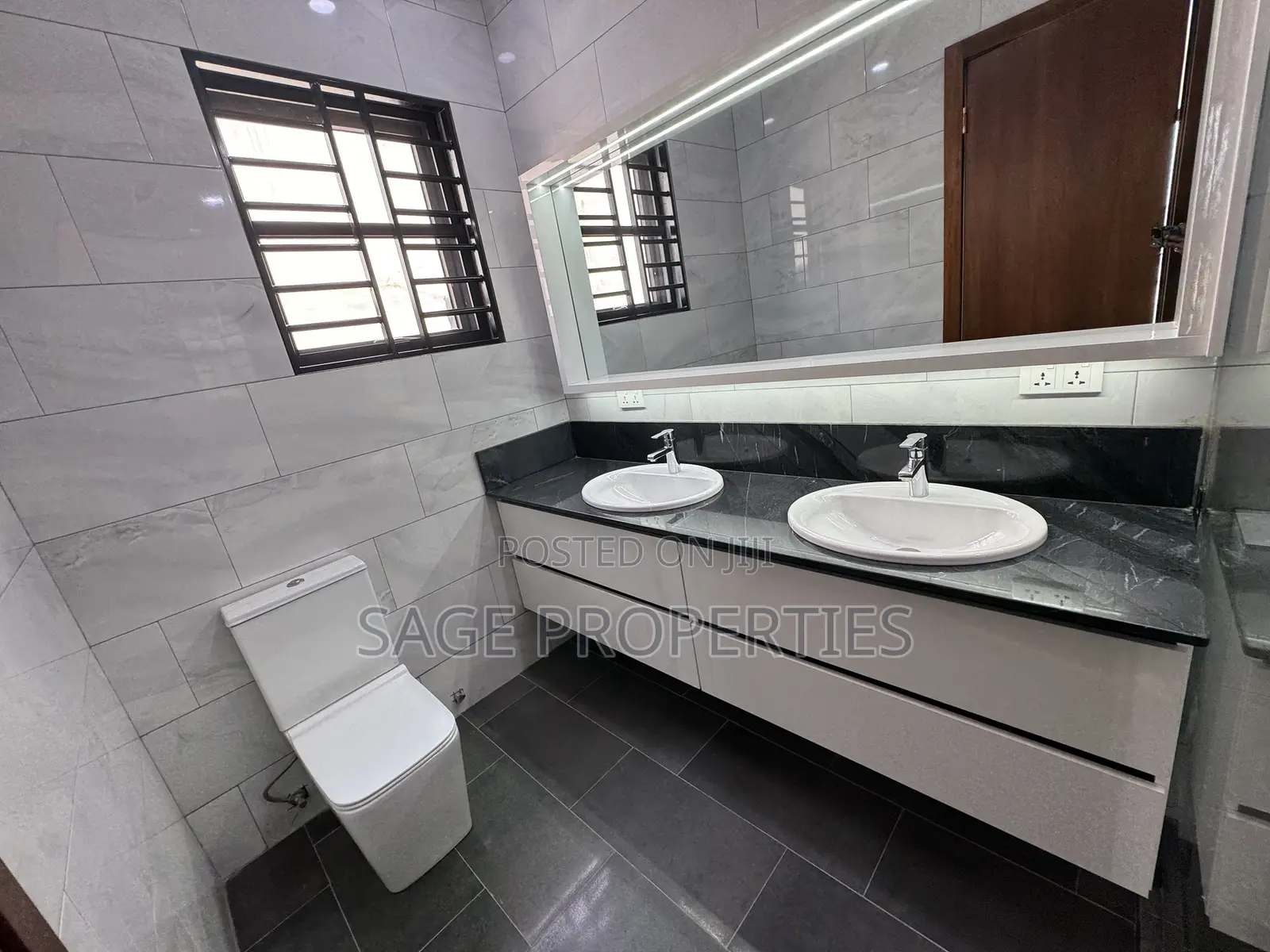 3bdrm Duplex in Manet Junction for sale