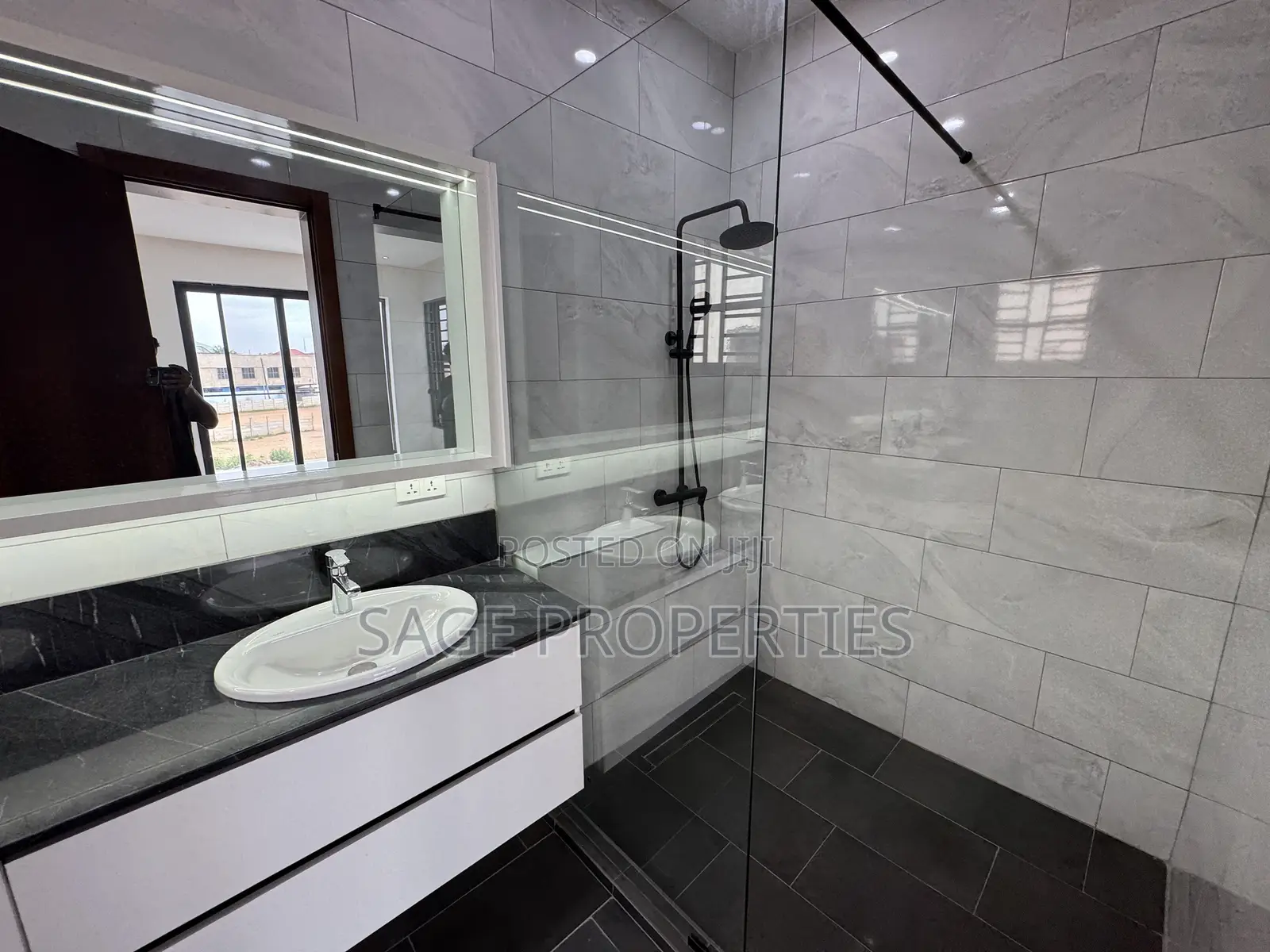 3bdrm Duplex in Manet Junction for sale