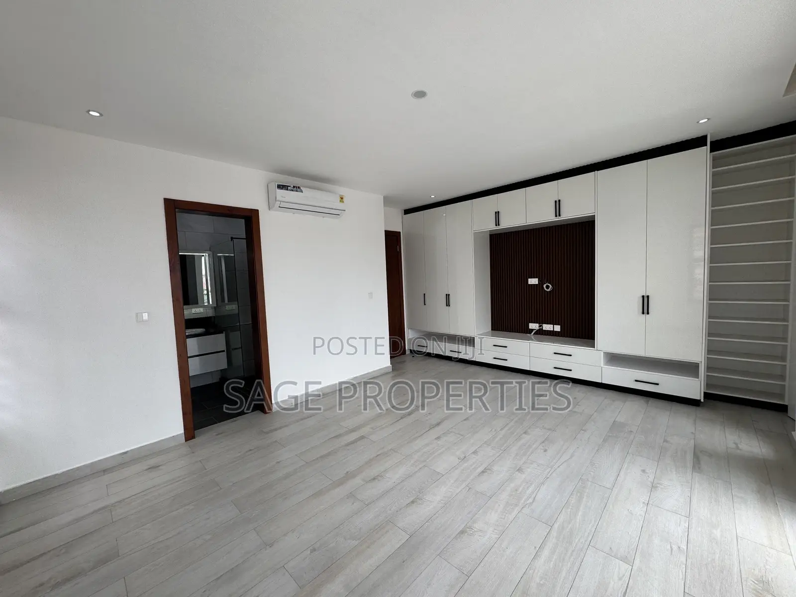 3bdrm Duplex in Manet Junction for sale