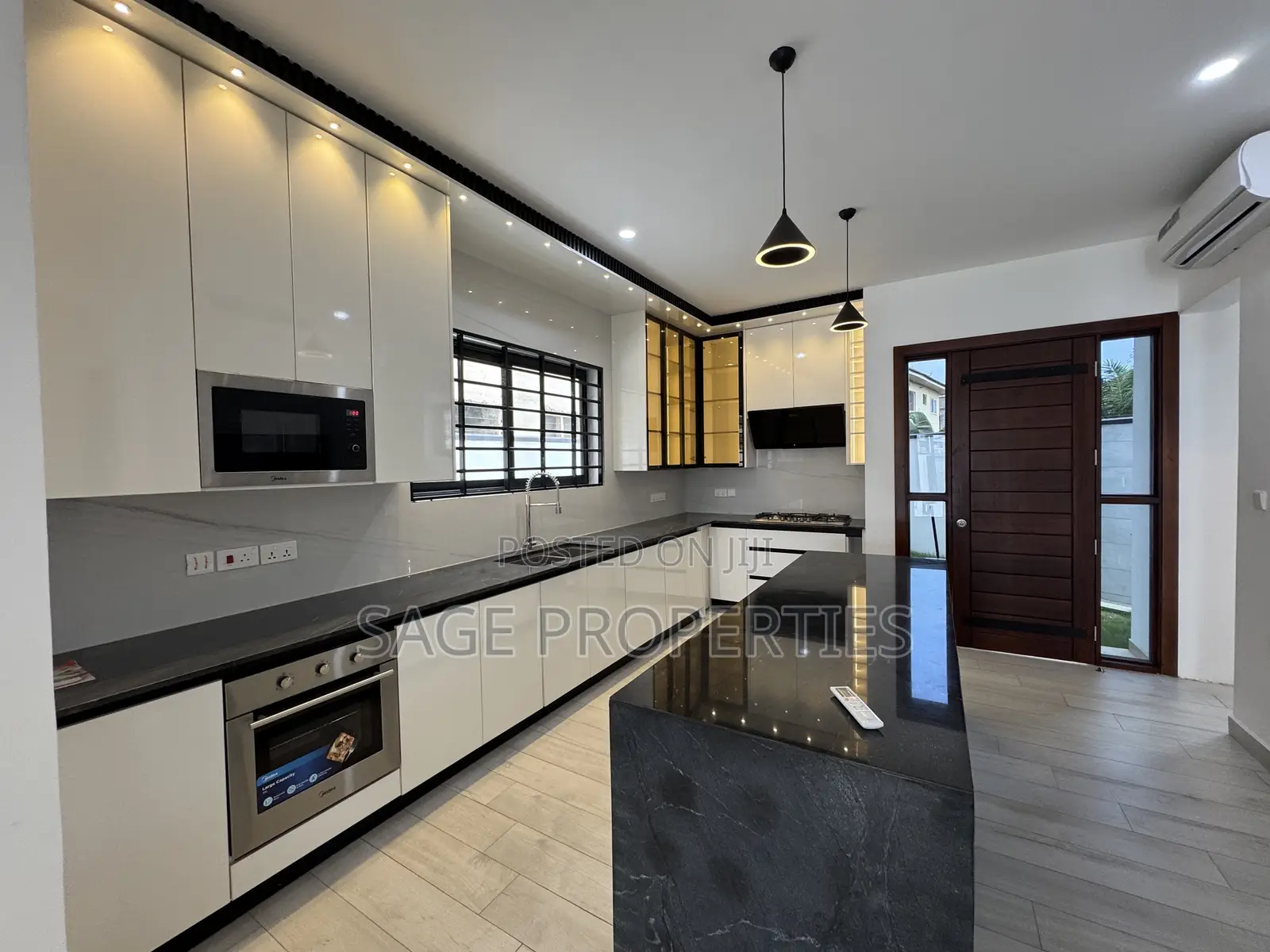 3bdrm Duplex in Manet Junction for sale