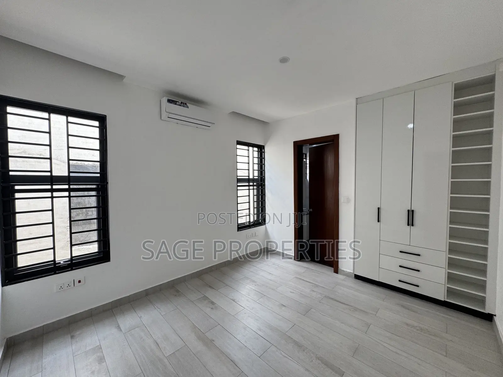 3bdrm Duplex in Manet Junction for sale