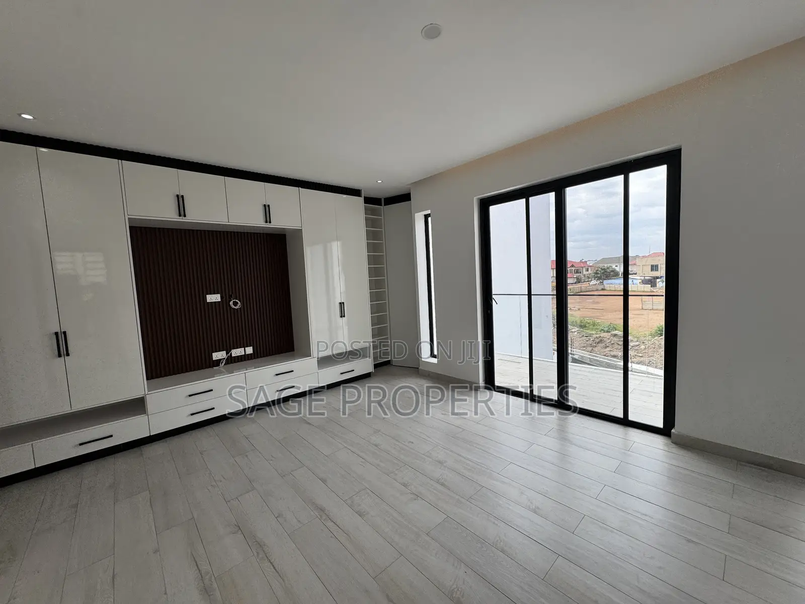 3bdrm Duplex in Manet Junction for sale