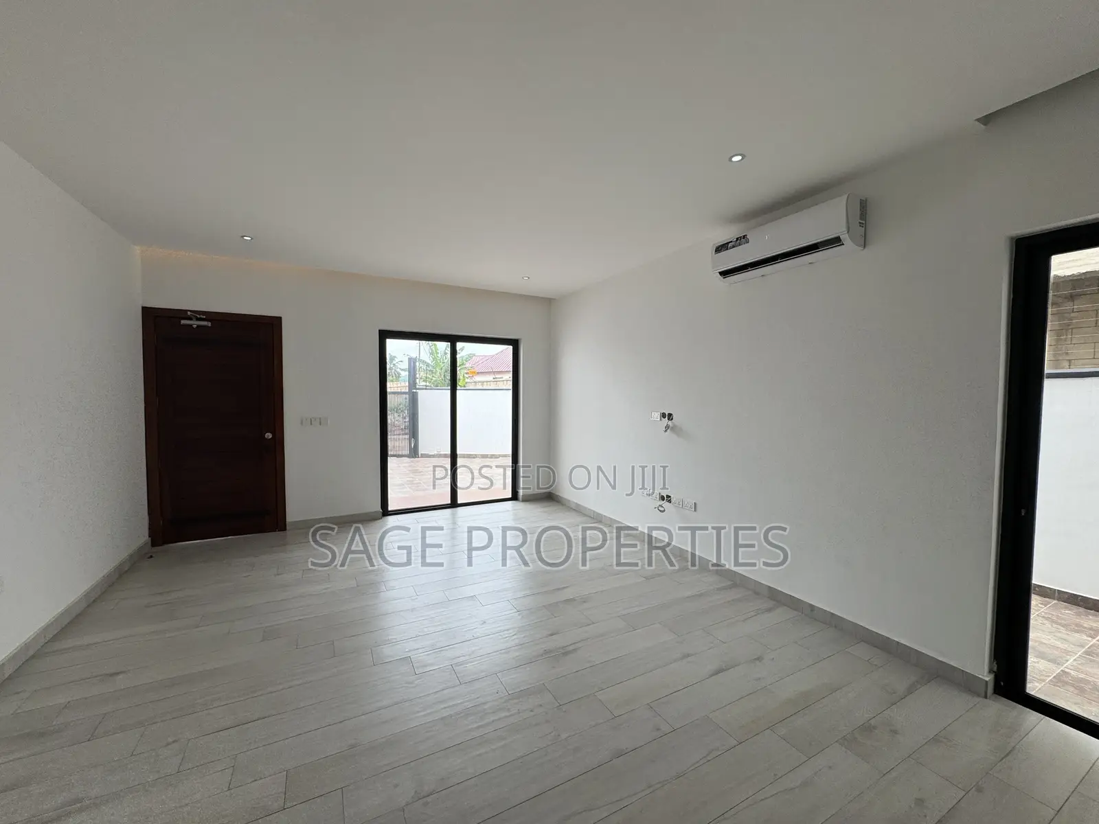 3bdrm Duplex in Manet Junction for sale