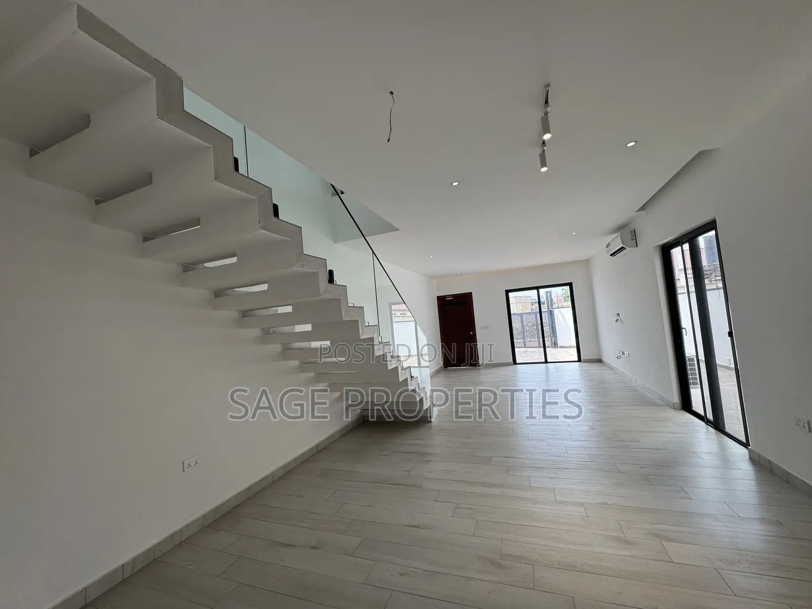 3bdrm Duplex in Manet Junction for sale