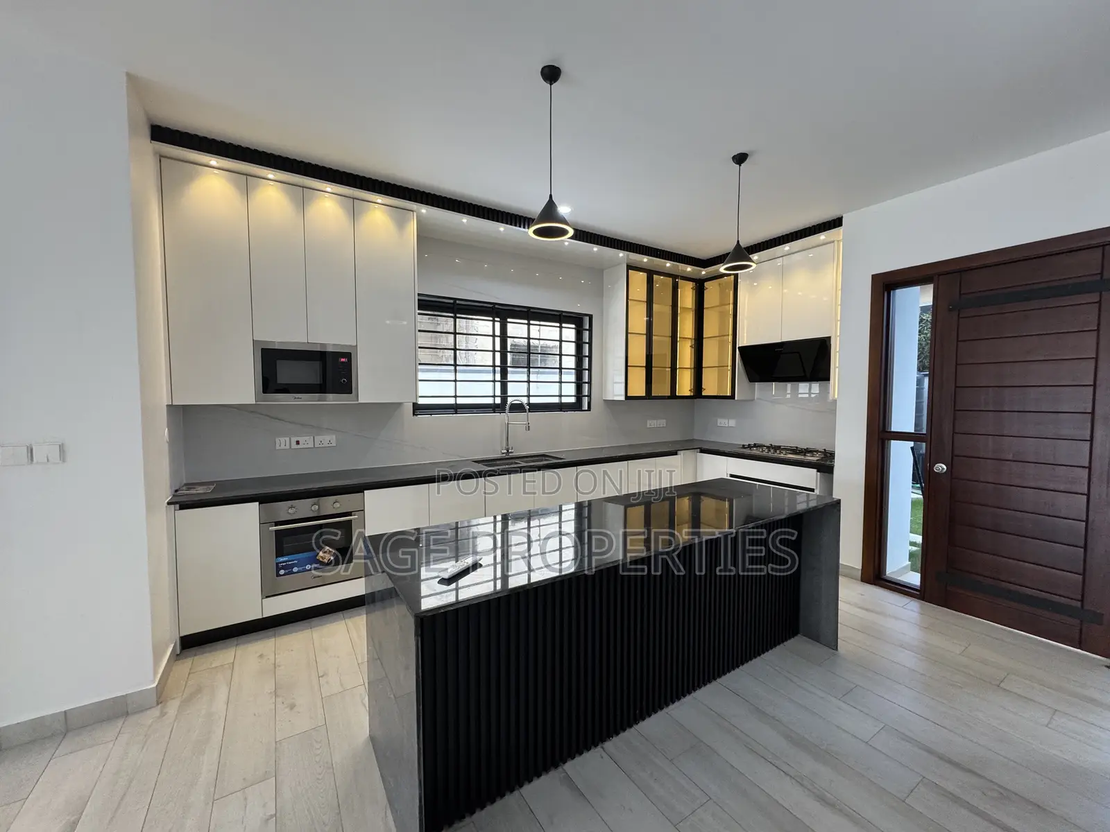 3bdrm Duplex in Manet Junction for sale