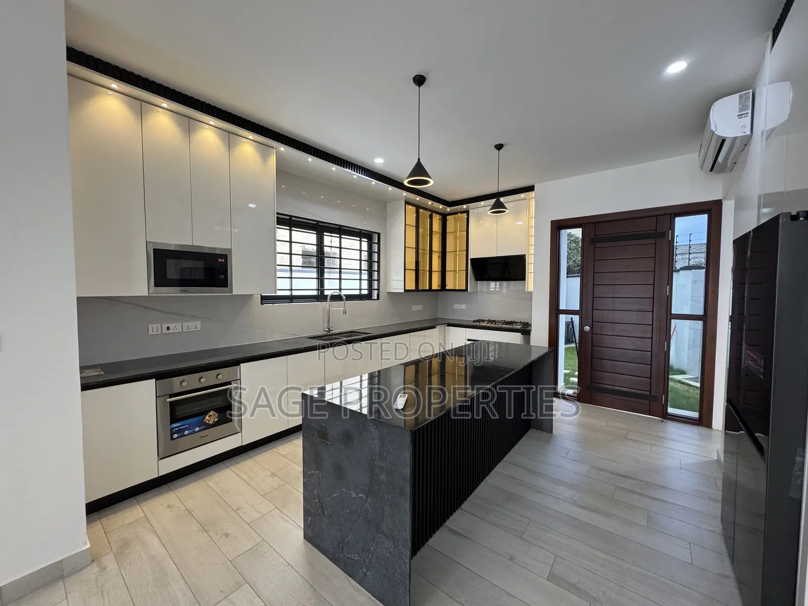 3bdrm Duplex in Manet Junction for sale