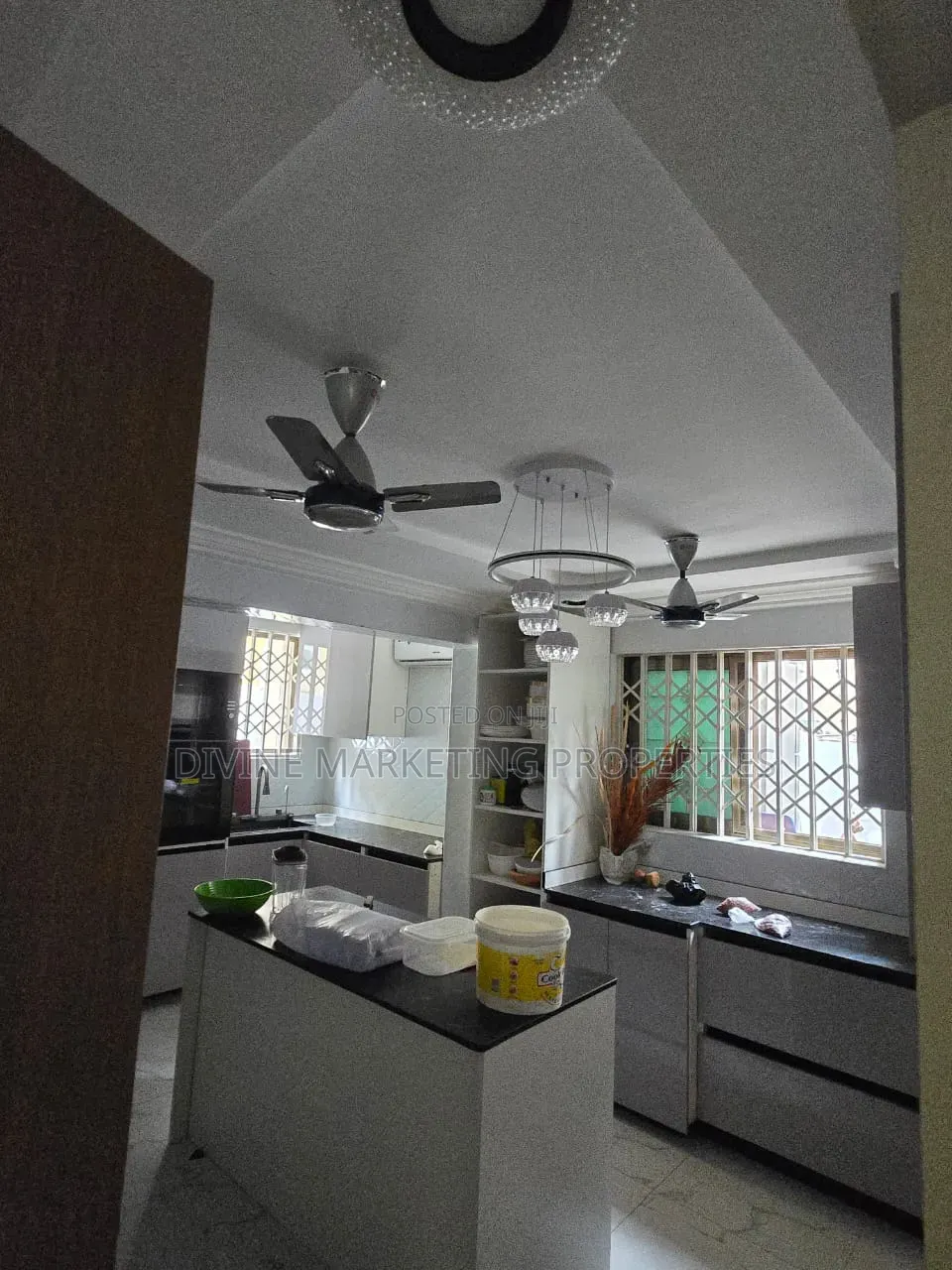 10bdrm House in Before Exhibition for sale