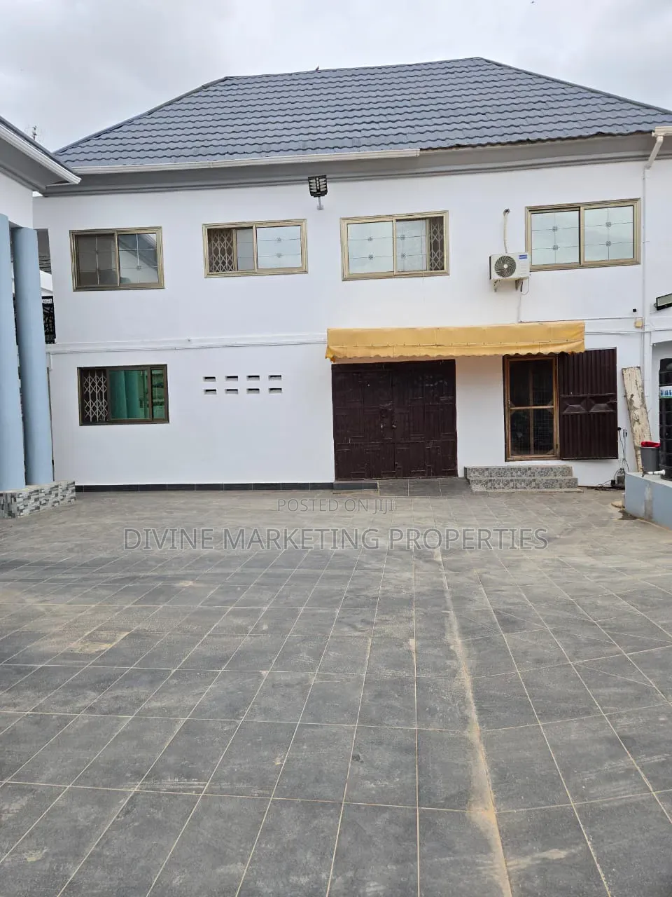 10bdrm House in Before Exhibition for sale