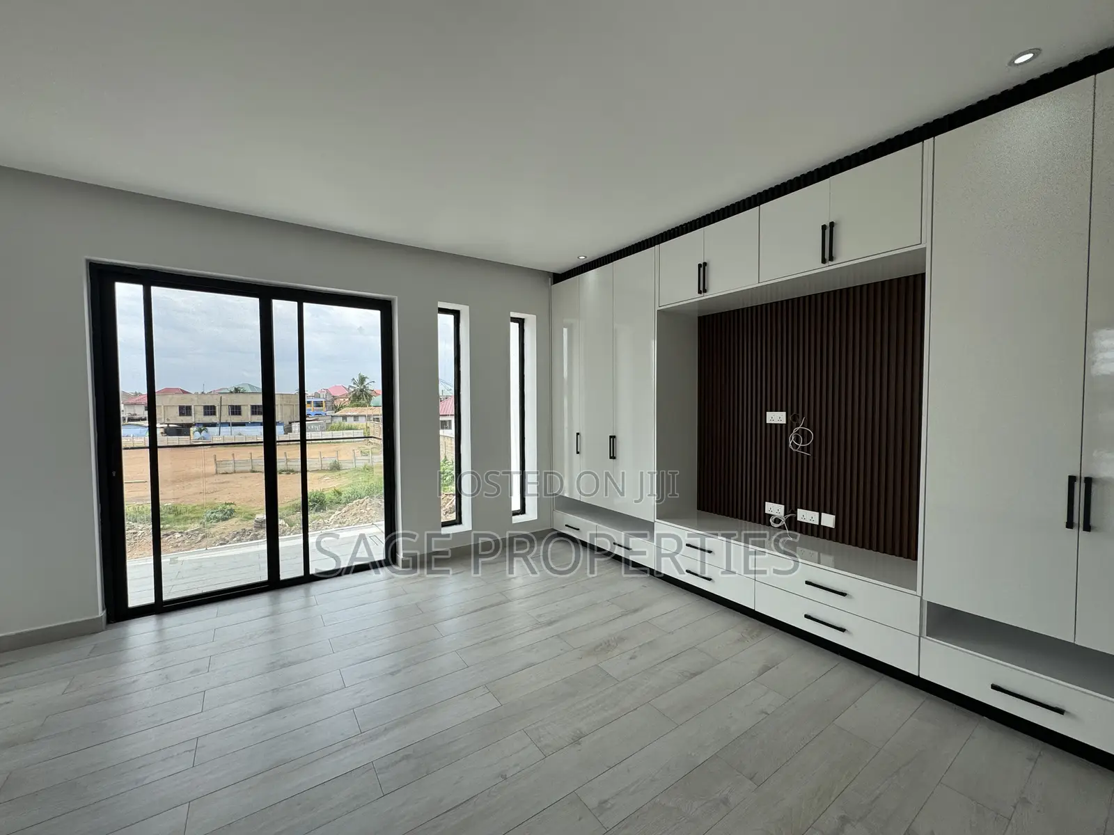 2bdrm Duplex in Manet Junction for sale