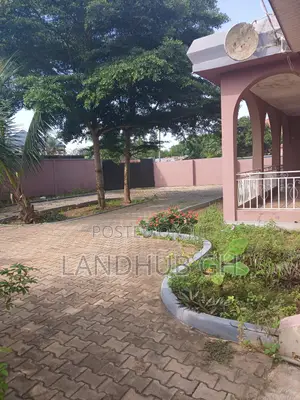 5bdrm House in Ga South Municipal for sale