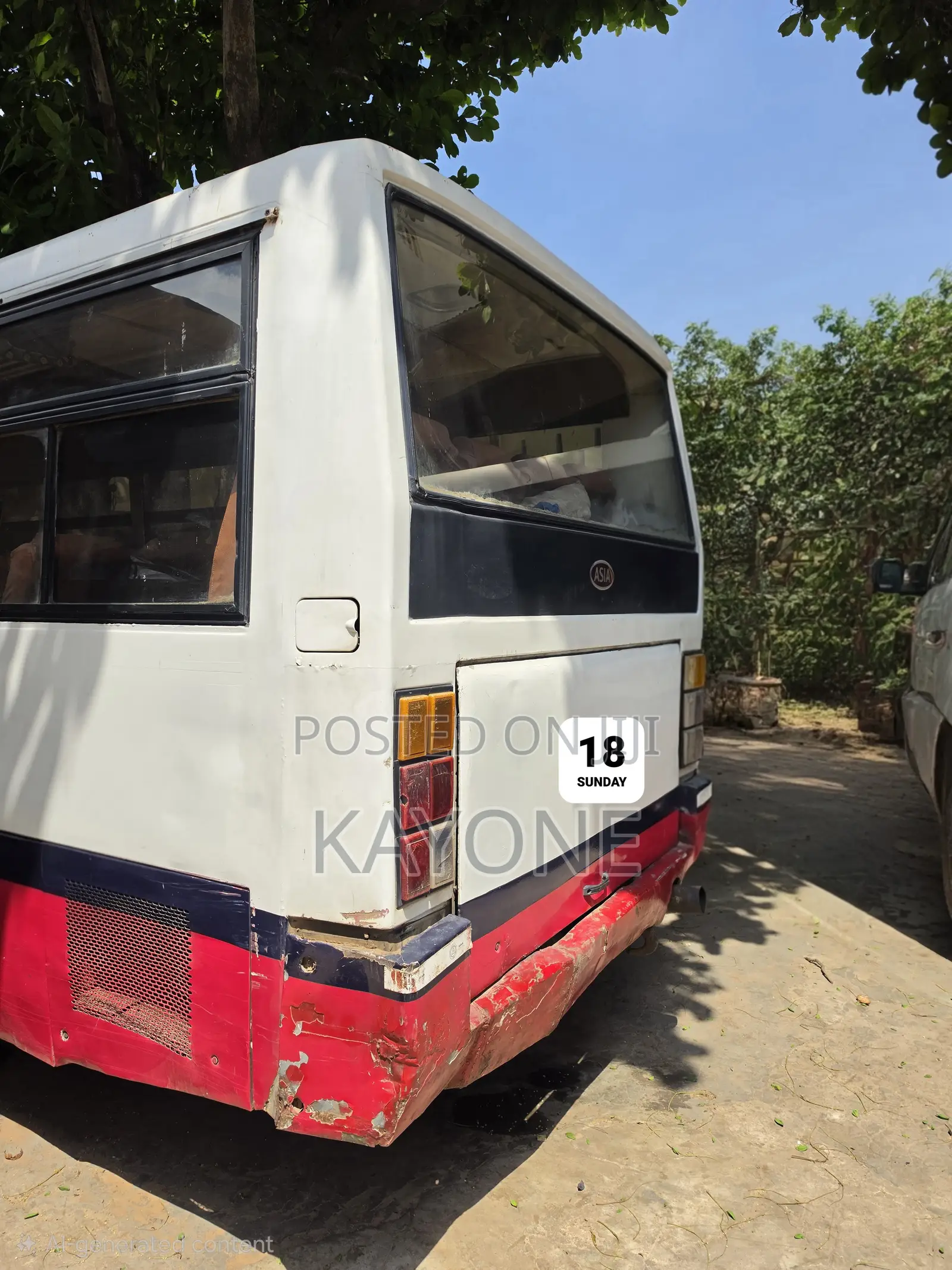Bus 2011 White