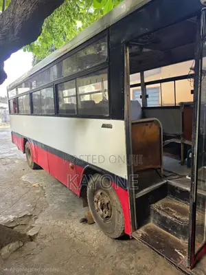 Bus 2011 White