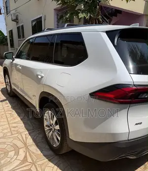 Toyota Highlander Platinum AWD 2024 White