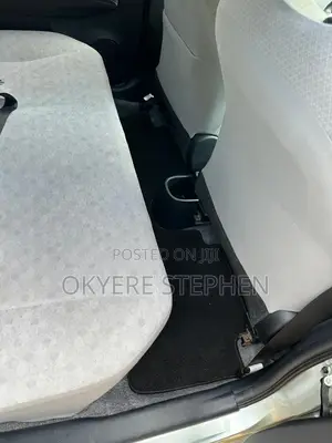 Toyota Vitz 1.0 FWD 3dr 2013 Silver
