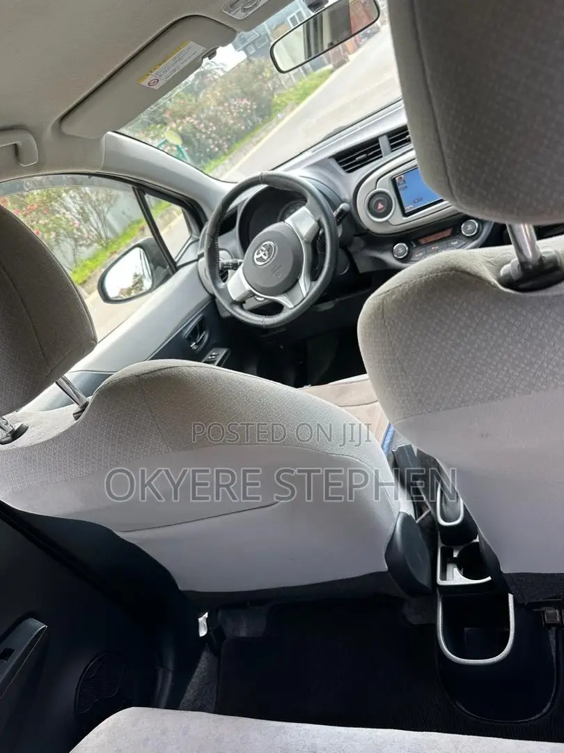 Toyota Vitz 1.0 FWD 3dr 2013 Silver