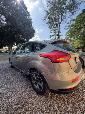 Ford Focus SE Sedan FWD (1.0L 3cyl 5M) 2016 Beige