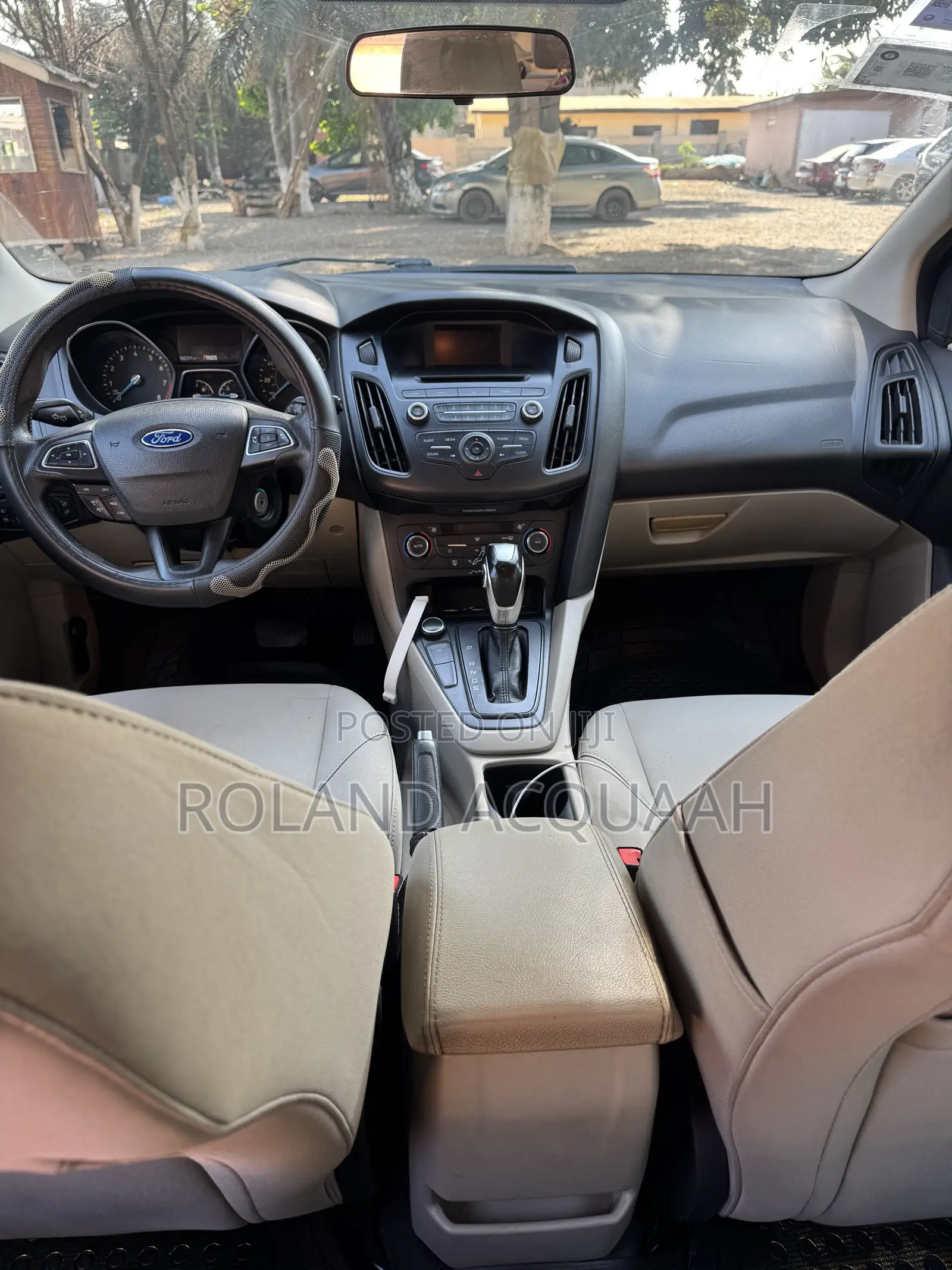 Ford Focus SE Sedan FWD (1.0L 3cyl 5M) 2016 Beige