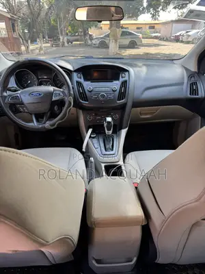 Ford Focus SE Sedan FWD (1.0L 3cyl 5M) 2016 Beige