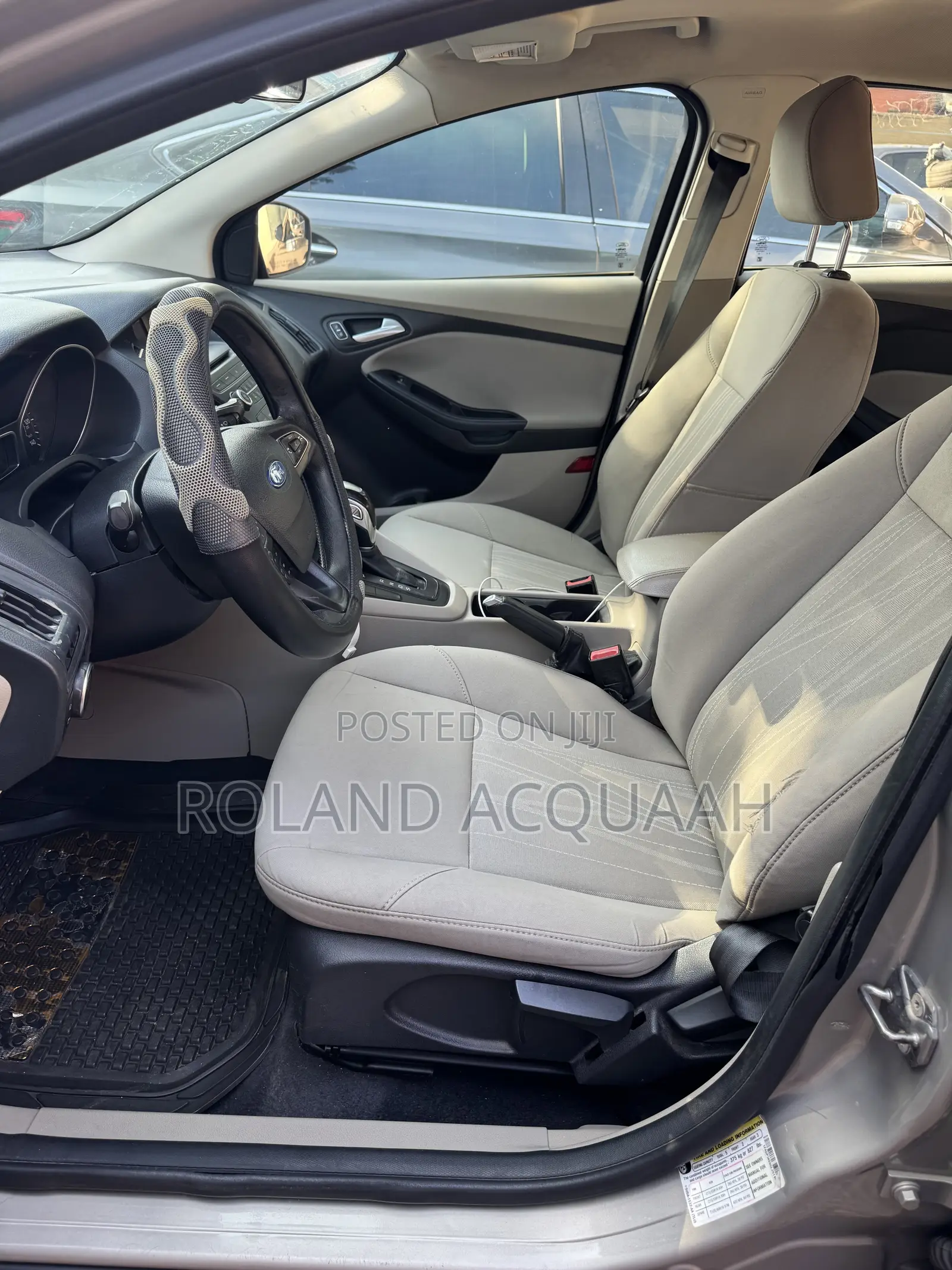 Ford Focus SE Sedan FWD (1.0L 3cyl 5M) 2016 Beige