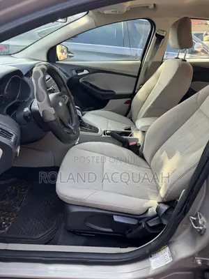 Ford Focus SE Sedan FWD (1.0L 3cyl 5M) 2016 Beige