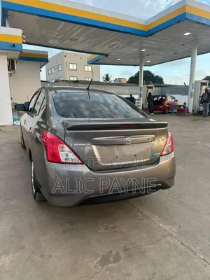 Nissan Versa 1.6 SV 2017 Gray