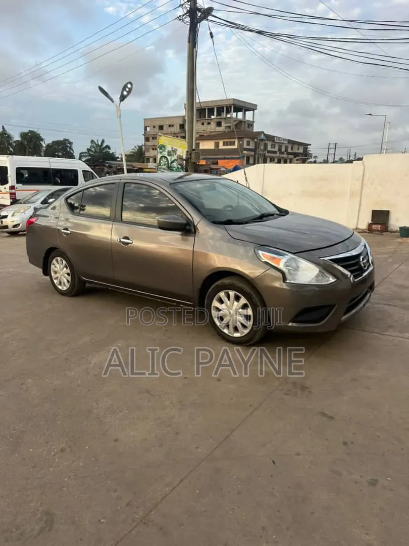 Nissan Versa 1.6 SV 2017 Gray