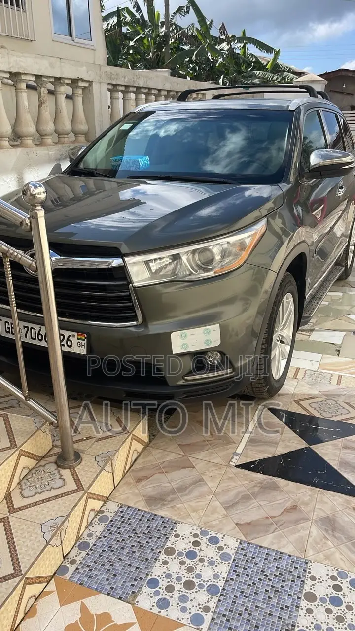Toyota Highlander SE 4x4 V6 (3.5L 6cyl 8A) 2017 Gray