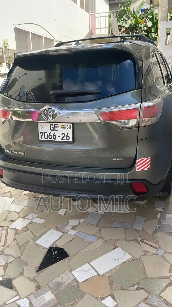 Toyota Highlander SE 4x4 V6 (3.5L 6cyl 8A) 2017 Gray