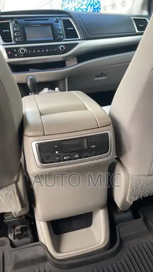 Toyota Highlander SE 4x4 V6 (3.5L 6cyl 8A) 2017 Gray