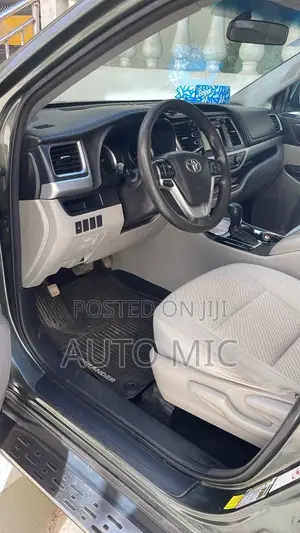 Toyota Highlander SE 4x4 V6 (3.5L 6cyl 8A) 2017 Gray