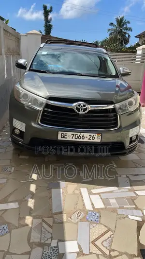 Toyota Highlander SE 4x4 V6 (3.5L 6cyl 8A) 2017 Gray