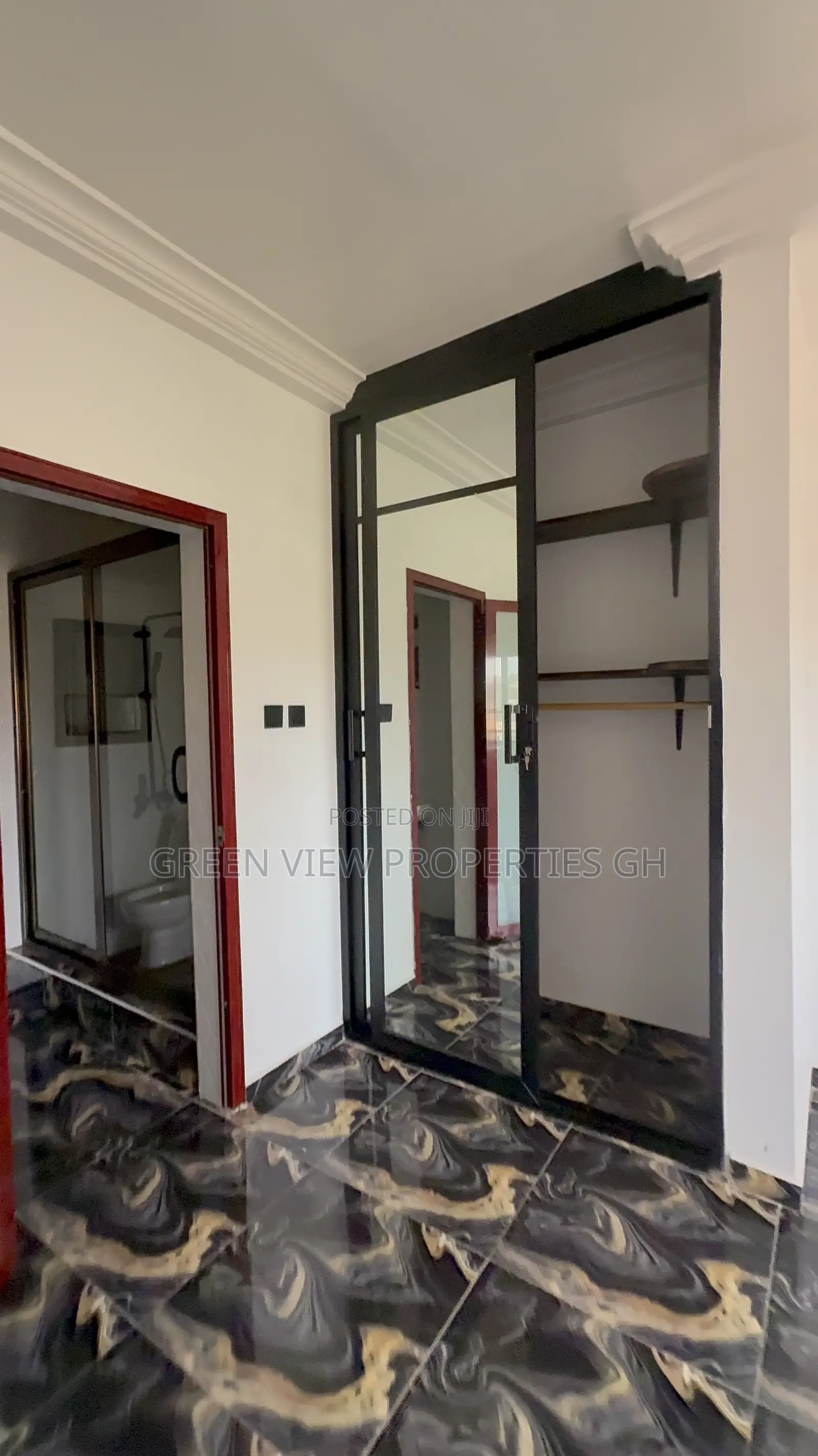 4bdrm Apartment in West Hills Mall Area for rent