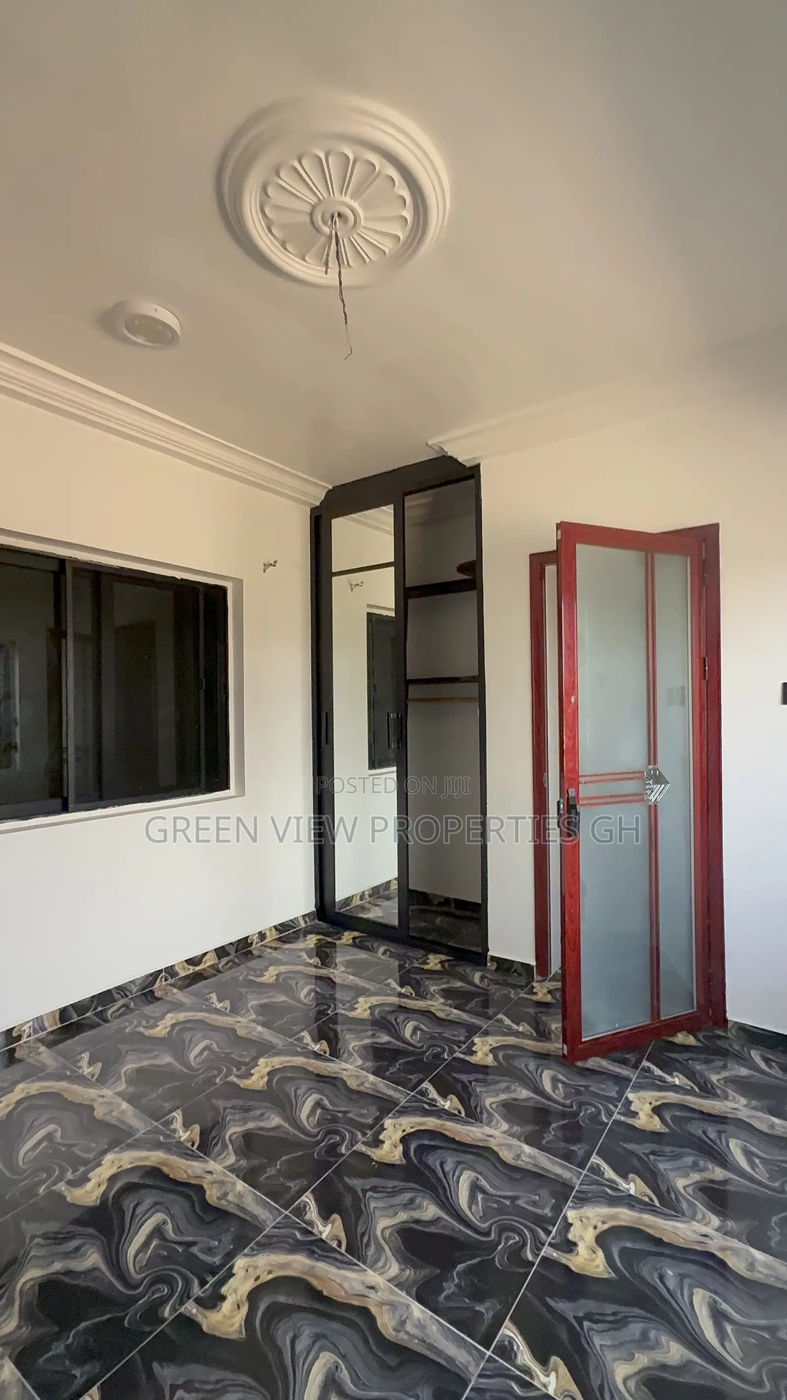 4bdrm Apartment in West Hills Mall Area for rent