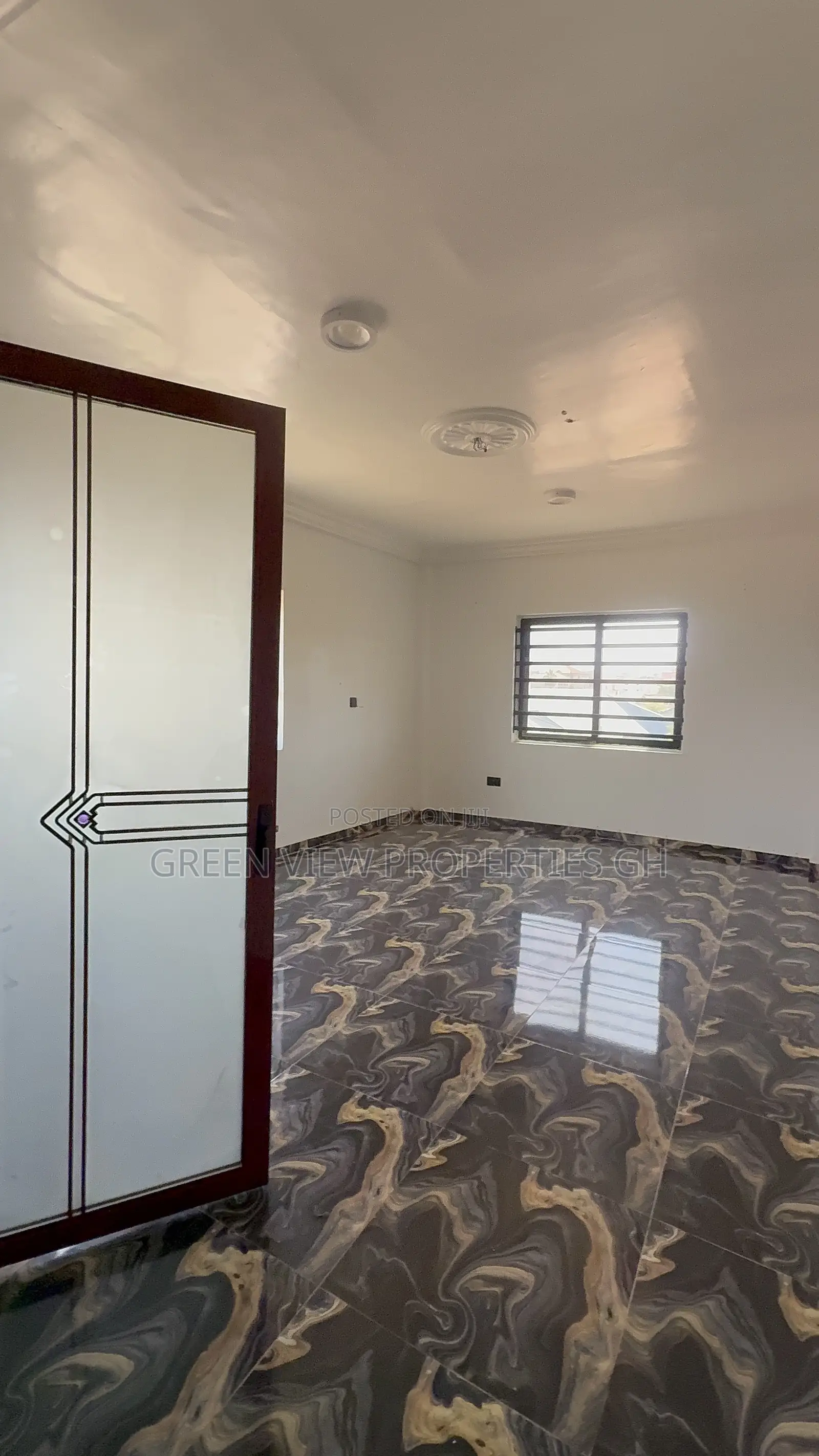 4bdrm Apartment in West Hills Mall Area for rent