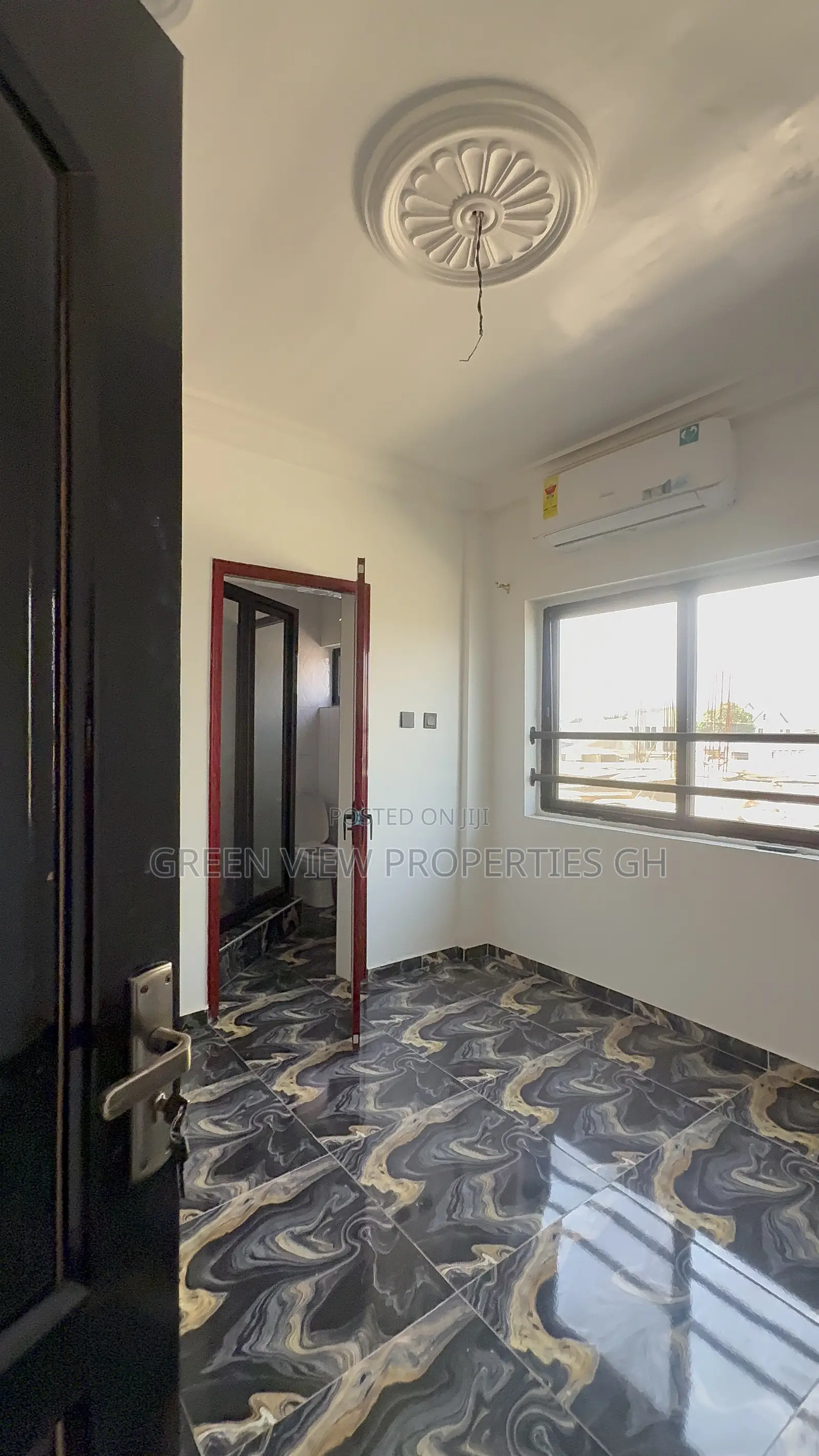 4bdrm Apartment in West Hills Mall Area for rent