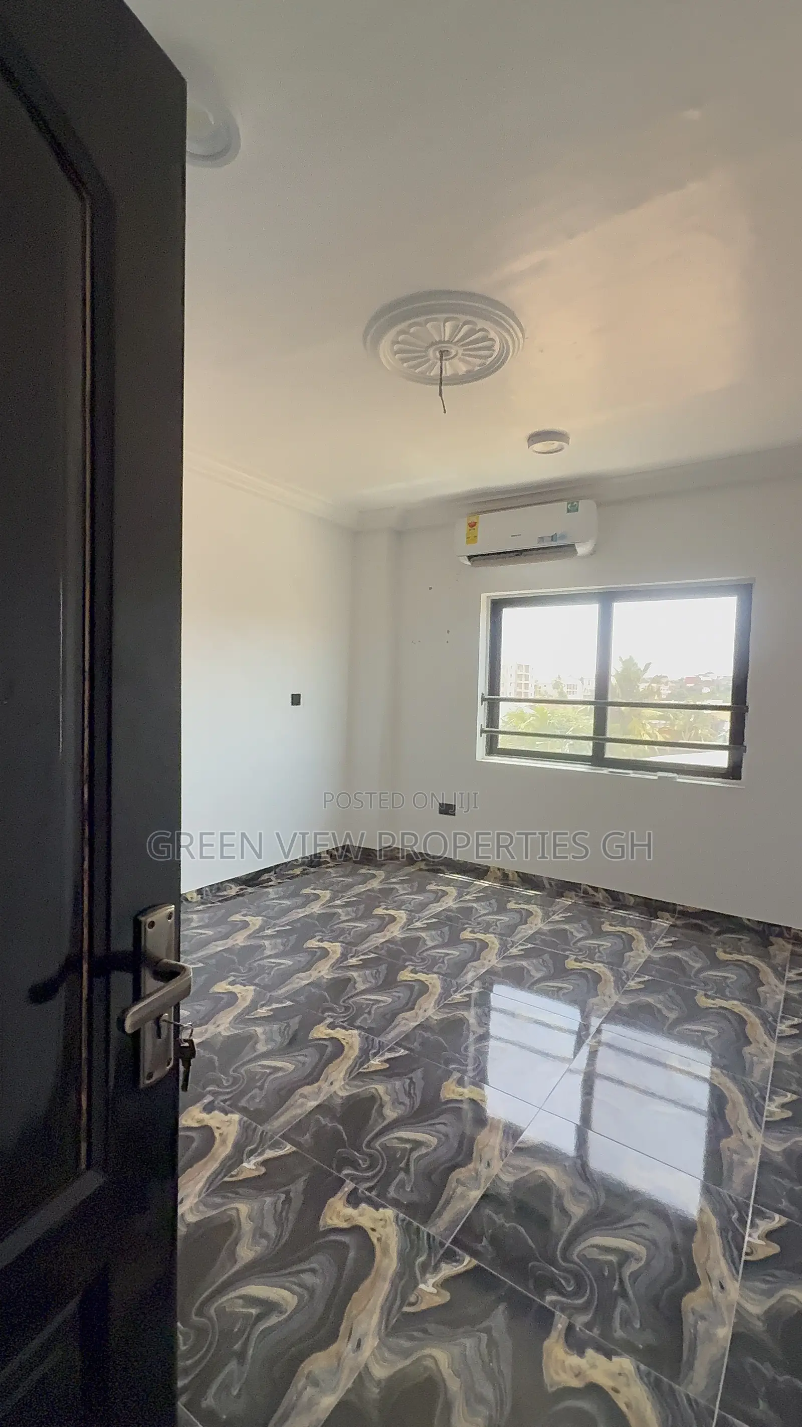 4bdrm Apartment in West Hills Mall Area for rent