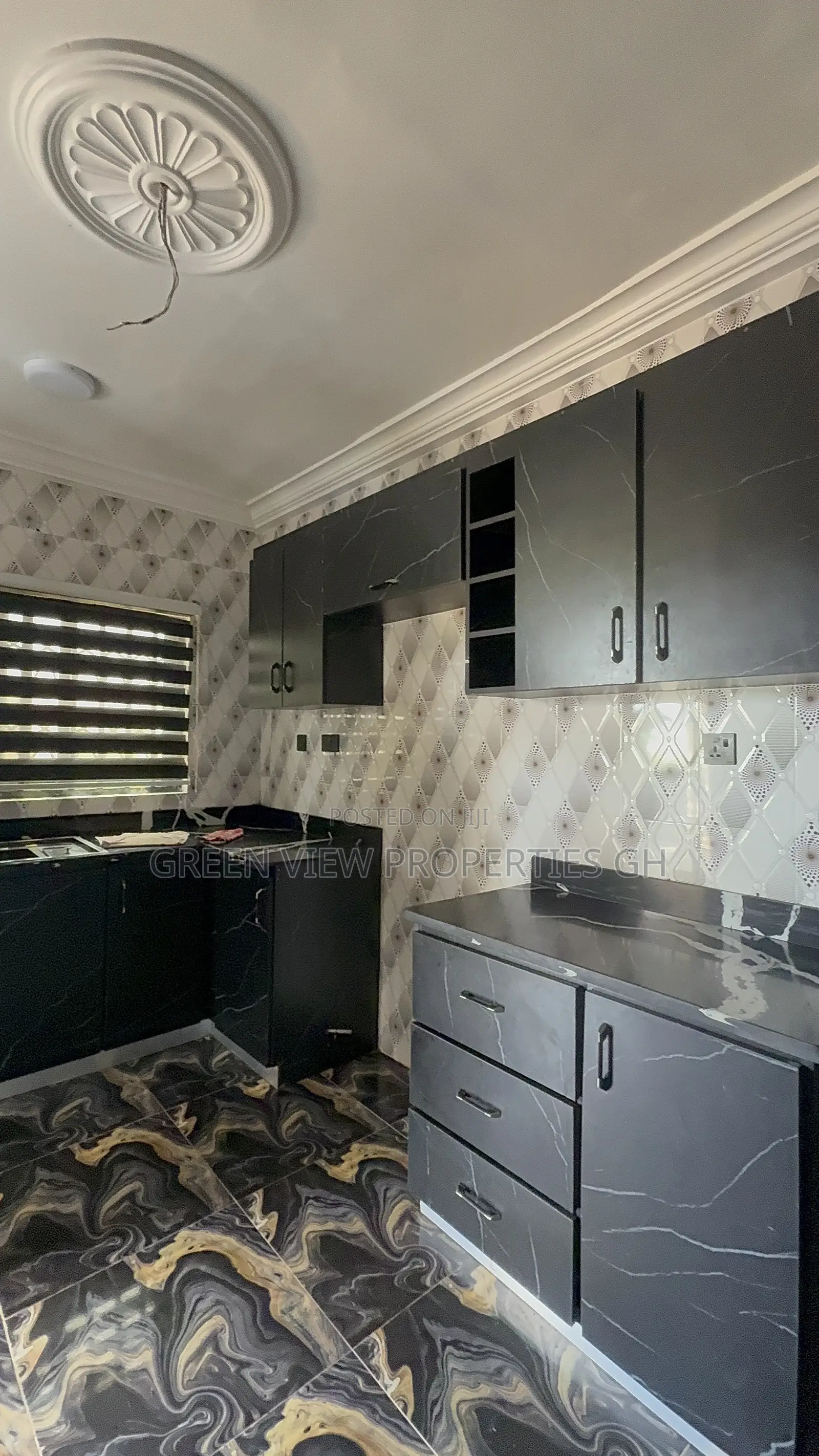 4bdrm Apartment in West Hills Mall Area for rent