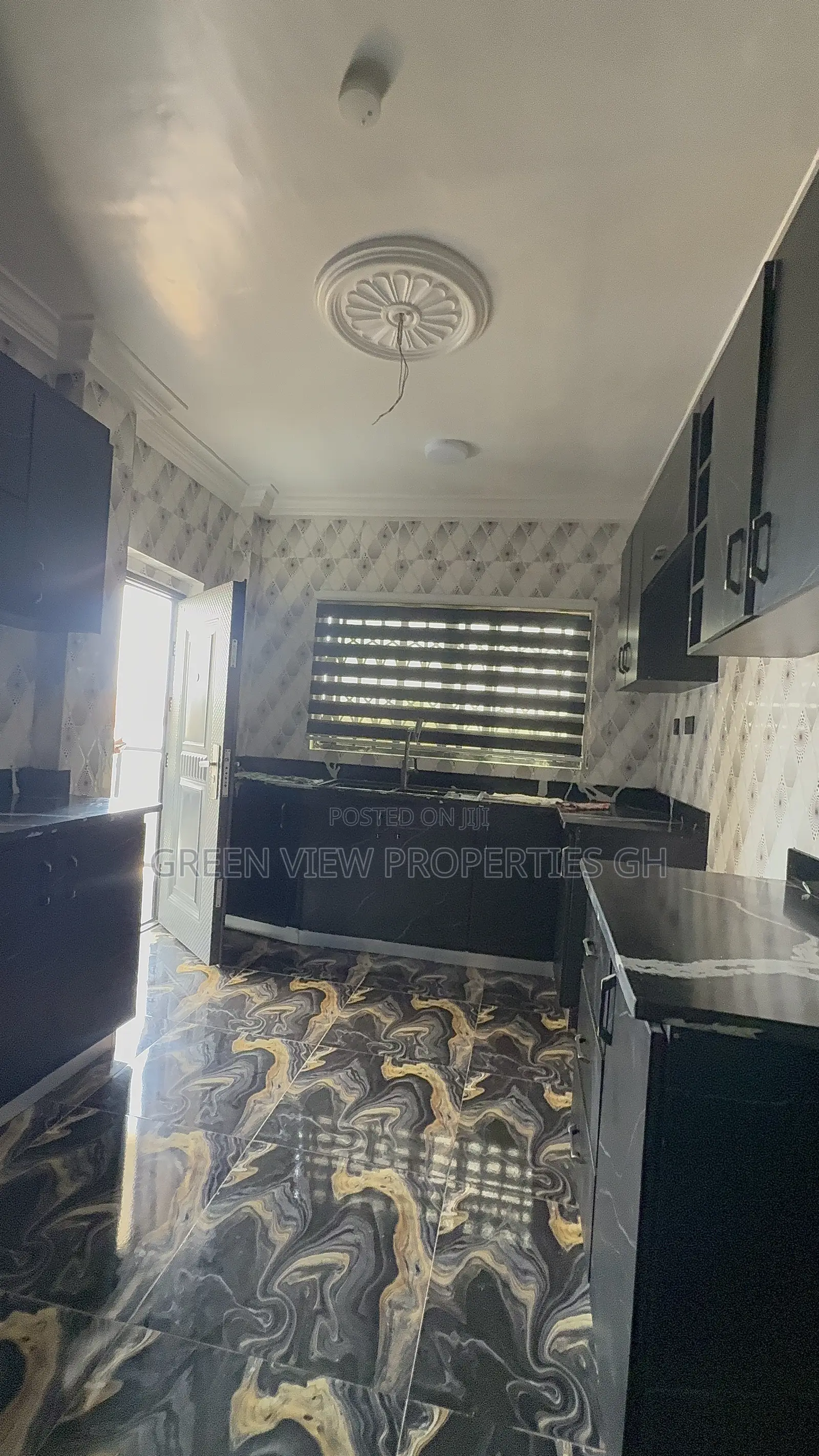 4bdrm Apartment in West Hills Mall Area for rent