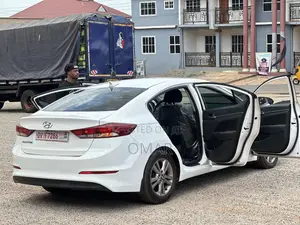 Hyundai Elantra Value Edition Sedan FWD (2.0L 4cyl 6A) 2017 White