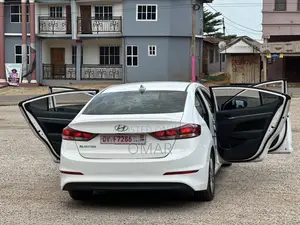 Hyundai Elantra Value Edition Sedan FWD (2.0L 4cyl 6A) 2017 White