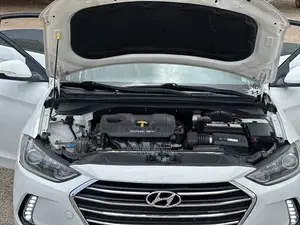 Hyundai Elantra Value Edition Sedan FWD (2.0L 4cyl 6A) 2017 White