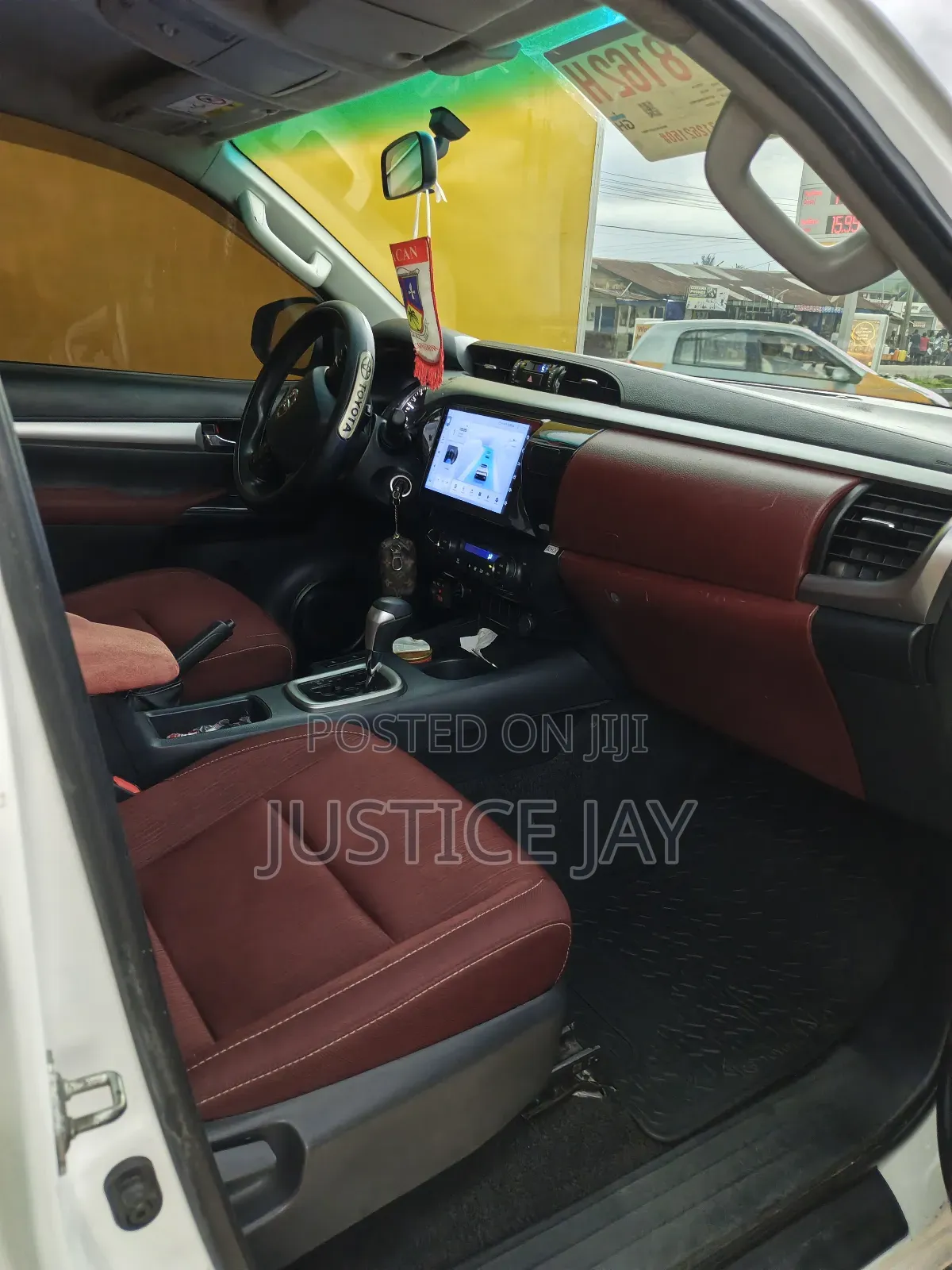 Toyota Hilux 2023 White