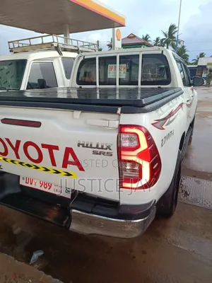 Toyota Hilux 2023 White