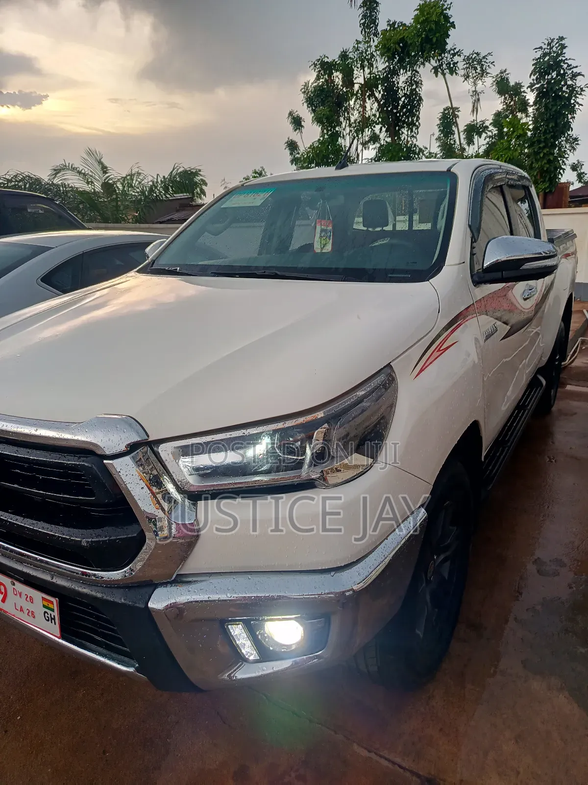 Toyota Hilux 2023 White